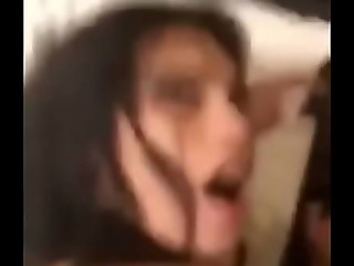 Hermano tiene sexo con su hermana cuando mamá no está en casa